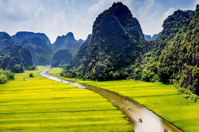 1 night cruise selection over Halong, Bai Tu Long or Lan Ha Bay - What the mixed service experience means for you