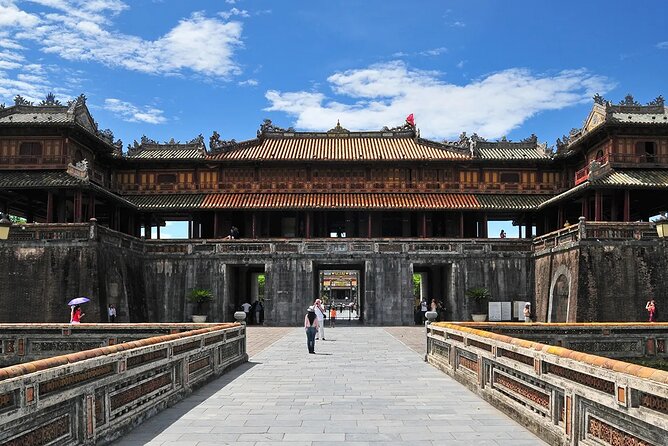 15-Day Private Tour - Vietnam Discovery & Phu Quoc Beach Escape - Ninh Binh trades city streets for river and rice country