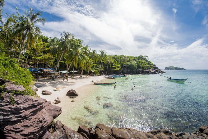 17-Day Vietnam Tour | Explore the Best Highlights of Vietnam - Day 5: Bai Dinh, Trang An, and the Mua Cave climb