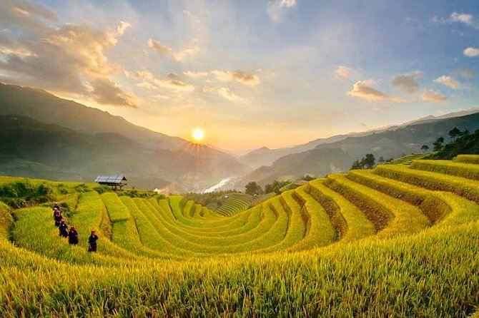 2 Day 1 Night Trek - Leaving Sapa for the rice terraces