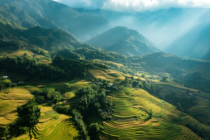 2-Day Amazing Sapa Trek With Sleeper Train From Hanoi - Overnight At Hotel - Walking through Muong Hoa Valley to Lao Chai