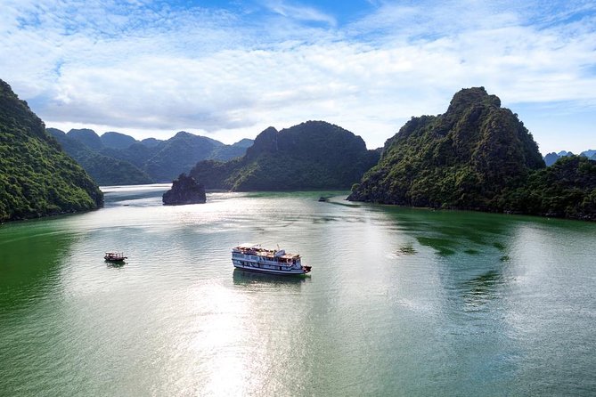 2-Day Explore Halong Bay On Cruise - Budget Cruise - Sung Sot Cave, Halong Bay’s classic stop