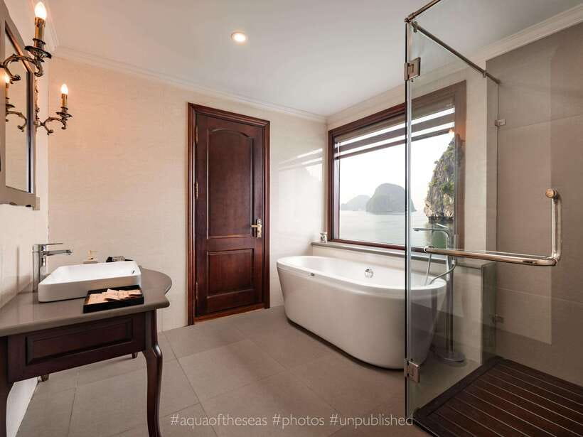 2-Day: Halong Lan Ha Bay 5 Stars Cruises w/Balcony & Bathtub - What the two-bay route gives you