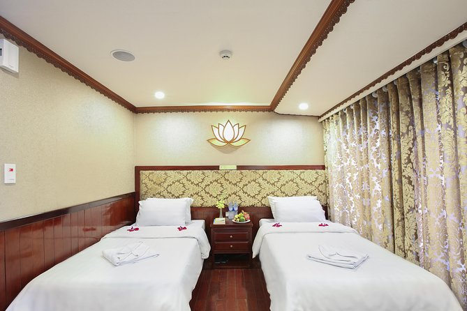 2-Day Oriental Sails Junk Cruise of Halong Bay - Lunch on the water and the first views