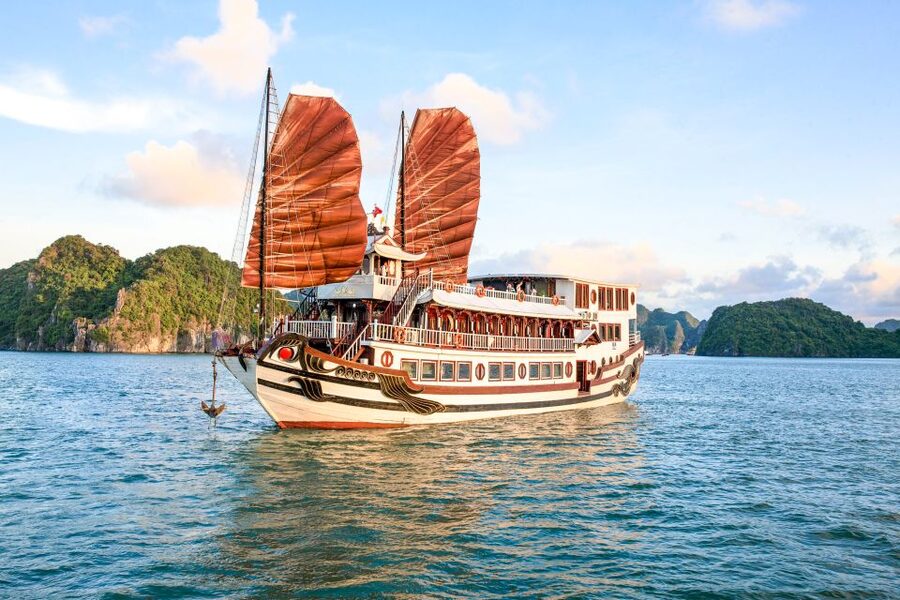 2-Day Royal Palace Ha Long Bay & Ti Top Island Cruise - Kayaking close to the limestone cliffs