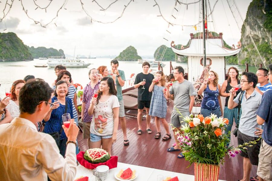 2-Day Royal Palace Ha Long Bay & Ti Top Island Cruise - Ti Top Island and the climb for the view