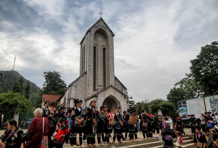 2-Day Sa Pa Ethnic Homestay Tour & Trek with Limousine Bus - Lao Chai, Muong Hoa Stream, and the first trek