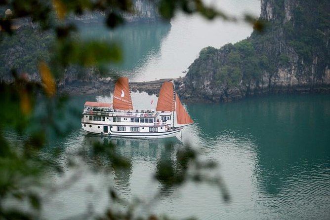 2-Days, 1-Night Halong Bay Discovery Cruise from Hanoi - Why one night makes a difference