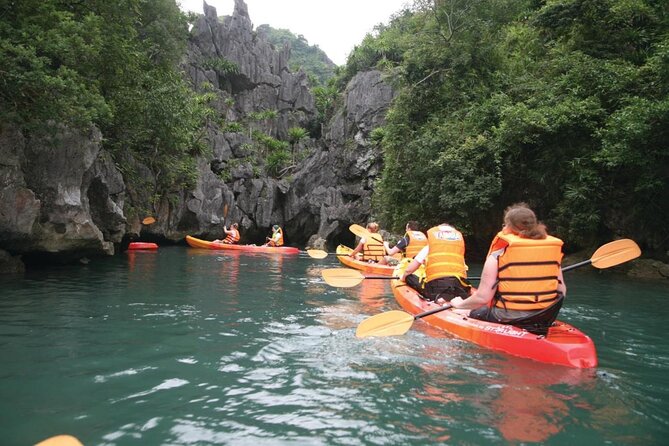2 Days 1 Night Overnight on Cruise in Halong Bay - Kayaking or bamboo boating near the water