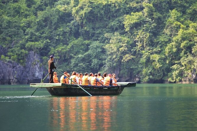 2 Days 1 Night Overnight on Cruise in Halong Bay - The overnight cruise and the changing light