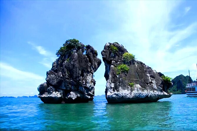 2 Days 1 Night Overnight on Cruise in Halong Bay - Arriving at the cruise dock before lunch