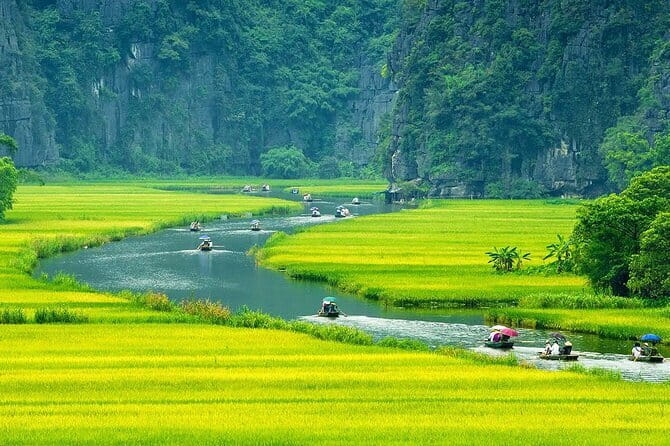 2-Days Sapa Tour with Fansipan Cable Car Trekking Three Village - Lunch in Sapa and the late ride back to Hanoi