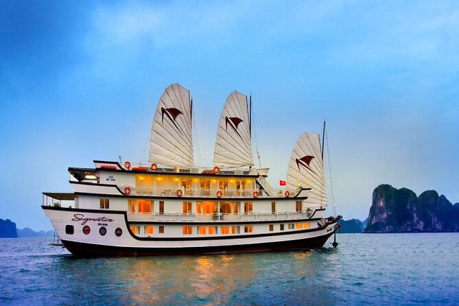 2D1N Bai Tu Long Bay cruises - Why Bai Tu Long Bay is the right setting