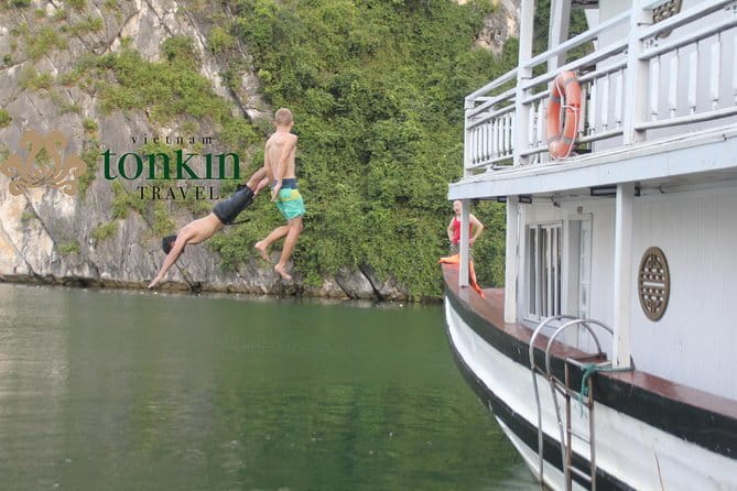 2D1N in less tourist area cruise with 5-10 pax, kayaking, biking - Sunset, cooking, and the evening on board