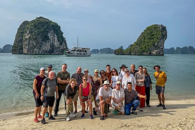 2D1N in less tourist area cruise with 5-10 pax, kayaking, biking - Cabin comfort and cruise standards