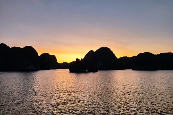 2D1N in less tourist area cruise with 5-10 pax, kayaking, biking - Lunch, kayaking, and clear bay water