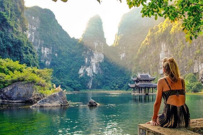 2Day-1Night: Hanoi-Ninh Binh-Ha Long Bay-Overnight in Tam Coc - Mua Cave and the 500-step climb