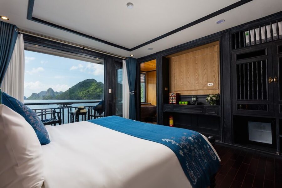 3-Day 2-Night Lan Ha Bay 5-Star Cruise - Day 3: Trung Trang Cave and the return to Hanoi