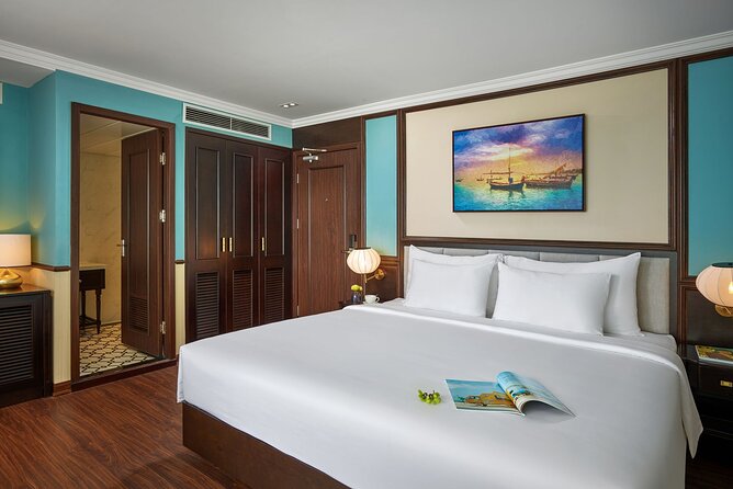 3-Day Cruise Tour to Halong Bay and Lan Ha Bay from Hanoi - A second sunset and a second evening