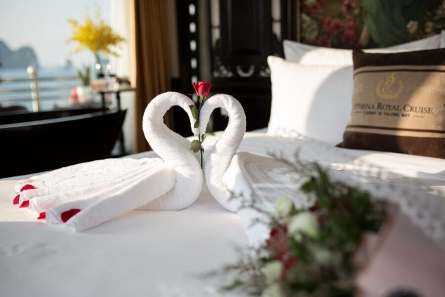 3 Day Hanoi - Ninh Binh - Halong Bay 5 Star Cruise & Balcony - Lunch and the calm waterways of Trang An