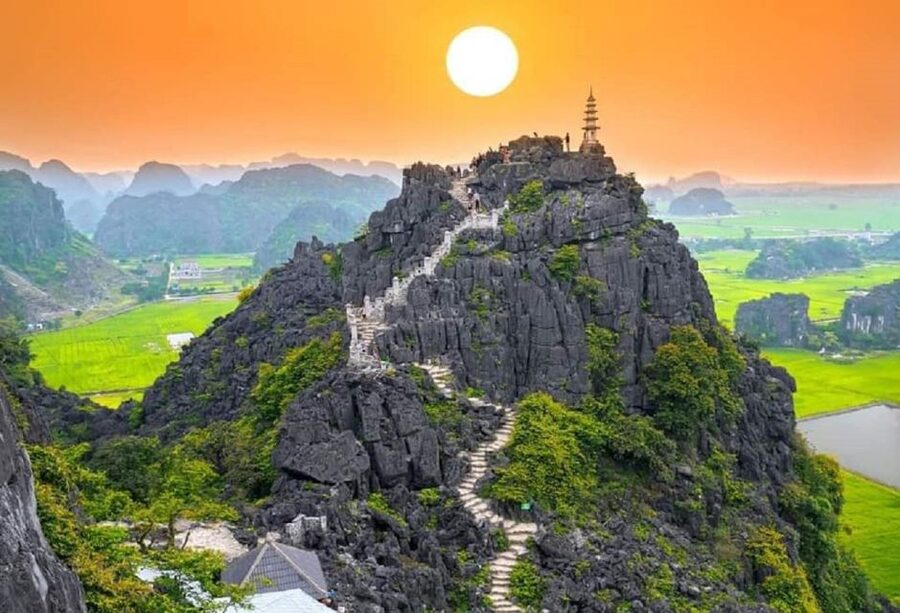 3-Day - Ninh Binh - Lan Ha Bay 5-Star Cruise & Balcony - Trang An by sampan, through caves and temple stops