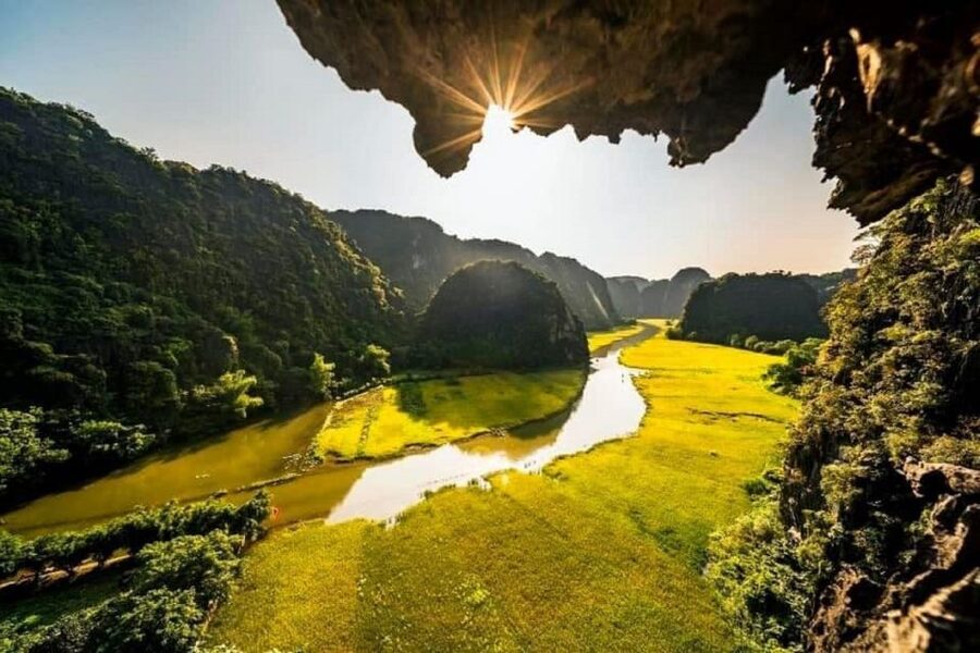 3-Day - Ninh Binh - Lan Ha Bay 5-Star Cruise & Balcony - Day one: Hoa Lu temples and a bicycle ride through Ninh Binh