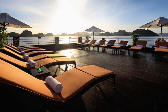 3-day V'Spirit Cruise of Halong Bay-Lan Ha Bay - Day two: Tai Chi, Viet Hai, and Cua Van