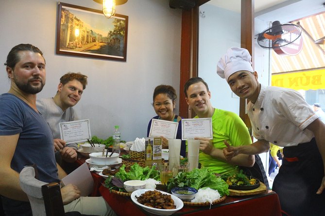 3 Dishes cooking + Egg Coffee bonus & Local Market Tour - How the small group affects the experience