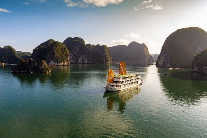 3Day Kayak & Trek to Ha Long Bay and Tamcoc (the 2nd day private) - Why this three-day route works