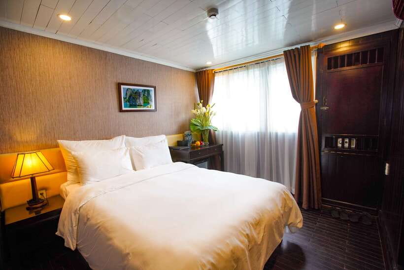 4-star Halong Paloma Cruise 2D1N Trip - Day one: lunch, limestone islets, and Thien Canh Son Cave