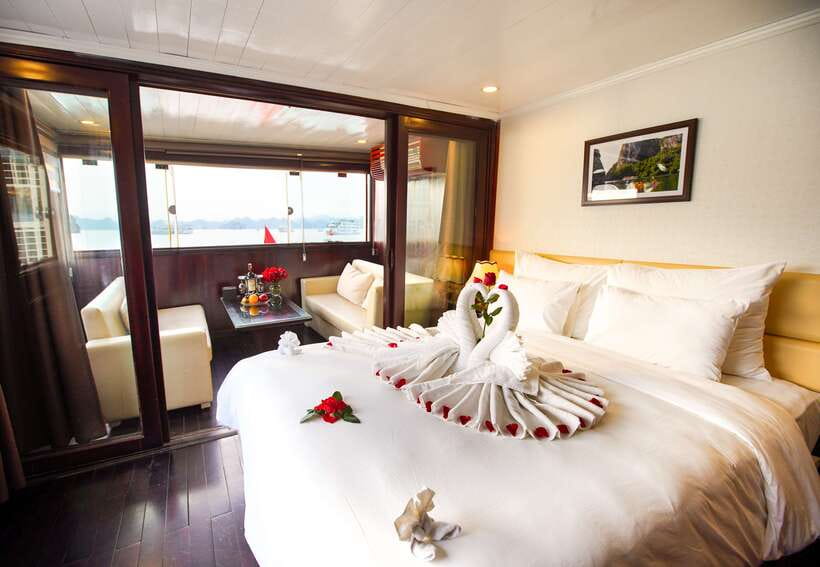 4-star Halong Paloma Cruise 2D1N Trip - Sunset at Cong Dam and the night onboard