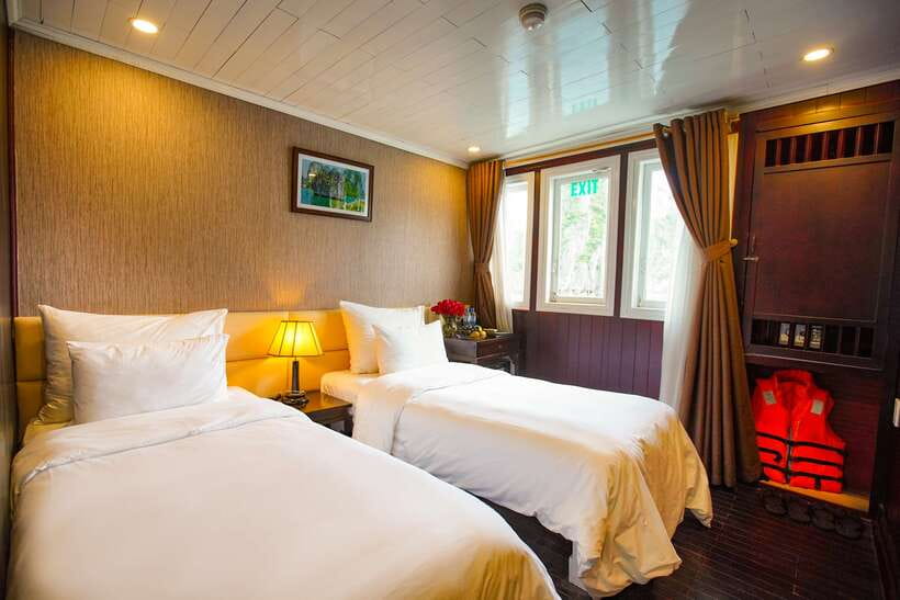 4-star Halong Paloma Cruise 2D1N Trip - Day two: Tai Chi, Vung Vieng, and the pearl farm
