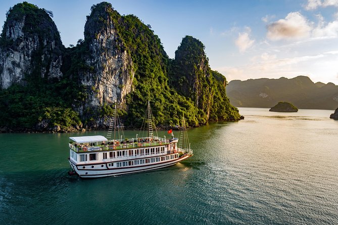 5-Day North Vietnam: Sa Pa - Ninh Binh - Halong Cruise from Hanoi - A fast route through northern Vietnam