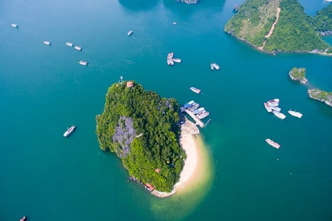 6 Hour Cruise in Hanoi - Choosing a kayak or bamboo boat at Luon Cave
