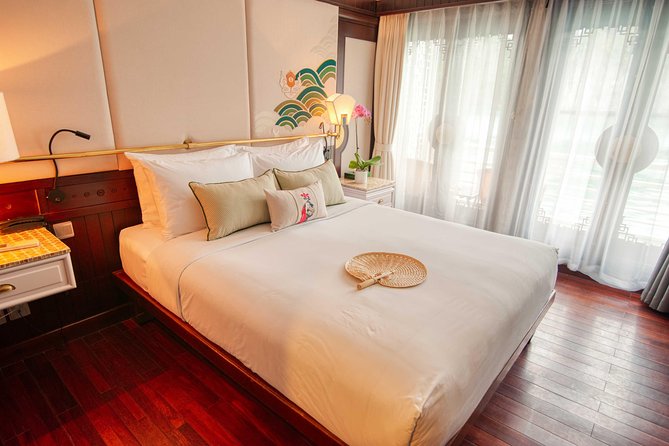 All Inclusive 3-Day 2-Night explore Ha Long Bay with Au Co Cruise - Day Two: Kayaking at Trinh Nu Beach