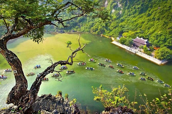 Amazing Tour - Bai Dinh - Trang An - Mua Cave 1 Day Trip - Trang An: three hours among limestone peaks and waterways