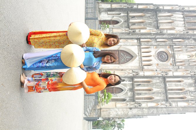 Ao Dai Rental in Hanoi - The Temple of Literature in 10 minutes