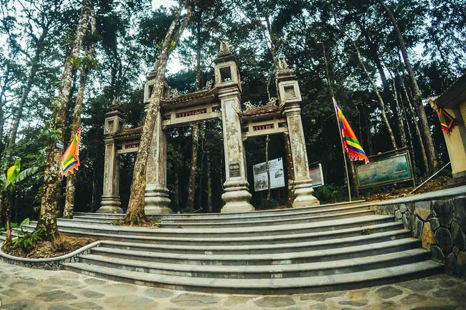 Ba Vi National Park Private Tour: Sightseeings & Jungle Hikking - The long climb to Thuong Temple
