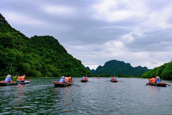 Bai Dinh- Mua Cave and Trang An boat trip - Mua Cave and the climb above Ninh Binh