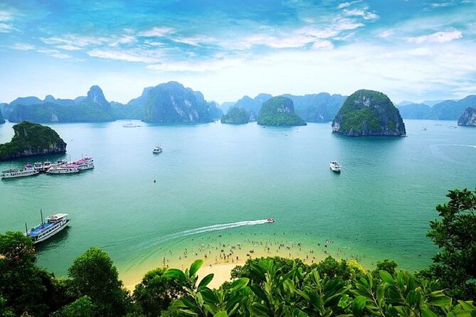 Bai Tu Long Bay 2 Day 1 Night Cruise - Thien Canh Son Cave and the Vung Vieng outing