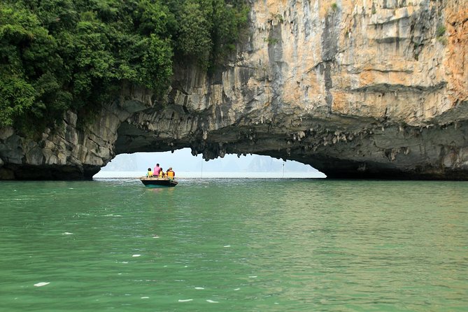 Bai Tu Long bay Boutique Cruise 2D/1N: Kayaking & swimming at pristine places - Vung Vieng Fishing Village and life on the bay