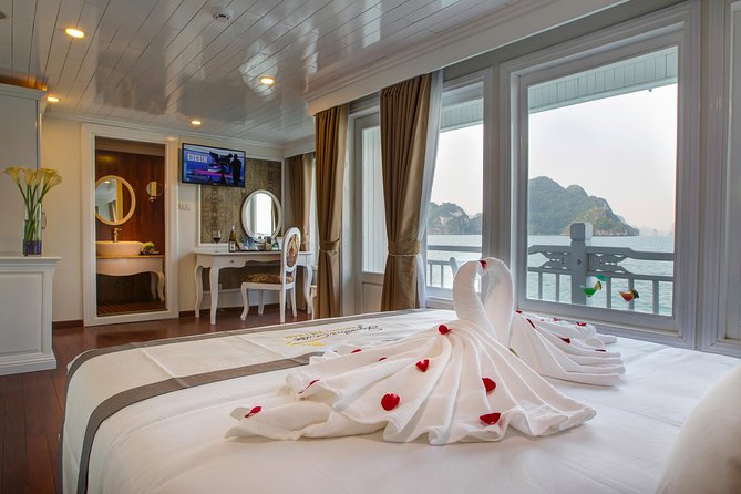 Bai Tu Long Bay Luxury Cruise 2D/1N: Visit Bai Tu Long bay & pristine places - Day two: Tai Chi, a cave option, and the return