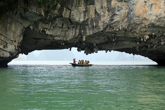 Bai Tu Long boutique & budget cruise 2D: Kayaking, swimming at pristine palaces - Vung Vieng Fishing Village by rowing boat