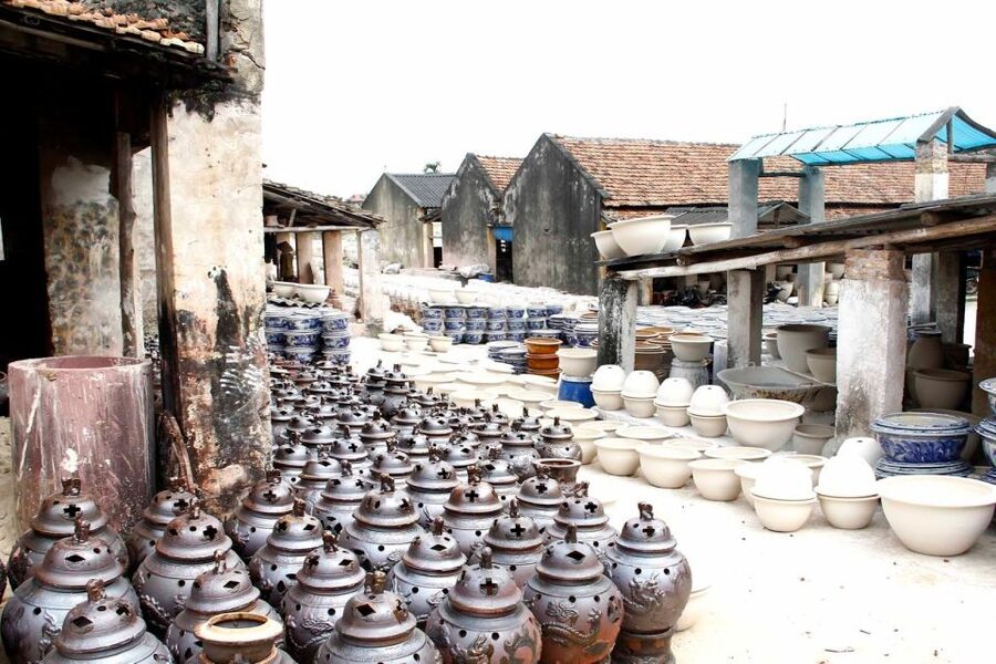 Bat Trang Pottery ancient village by Motorbike - Lunch near Bat Trang Market