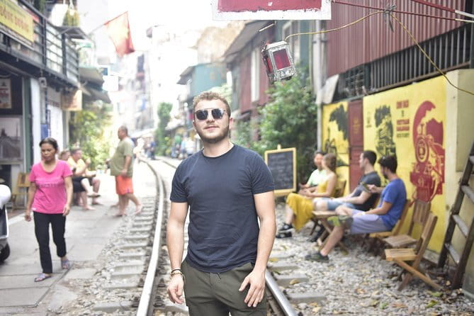 Beginner Painting & Drawing Class in Hanoi – Art Tutor Hanoi - What makes the experience feel authentic