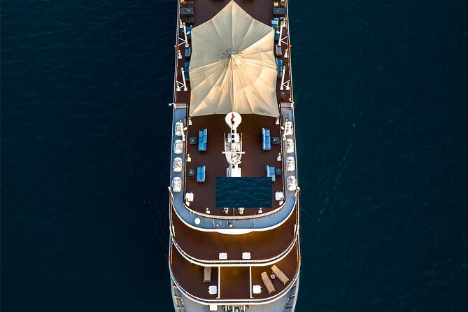 Boss Cruise 2-day Explore Halong Bay from Hanoi - Lan Ha Bay or Halong Bay?
