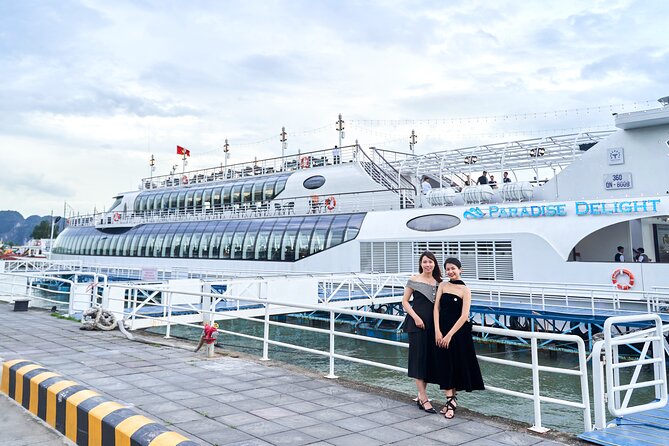 Buffet on Paradise Delight Dining Cruise Halong Bay Tour - The buffet meal and dining atmosphere