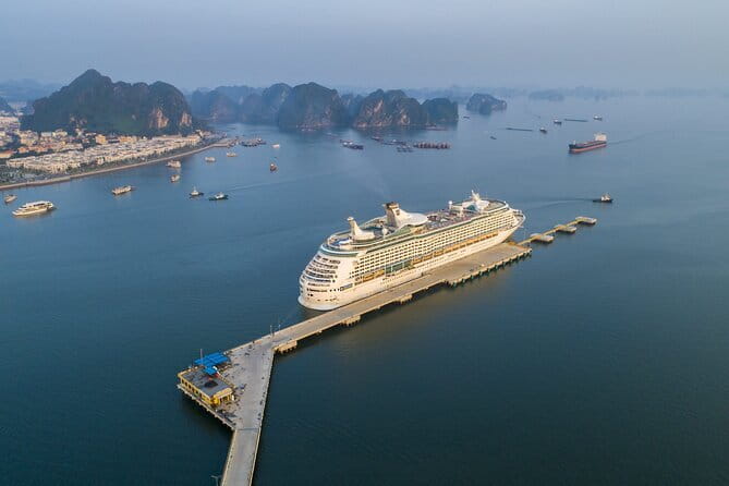 Carnival Cruise: Halong Luxury Cruise Day Trip -Swim, Kayak, Cave - Food, service, and the feel onboard