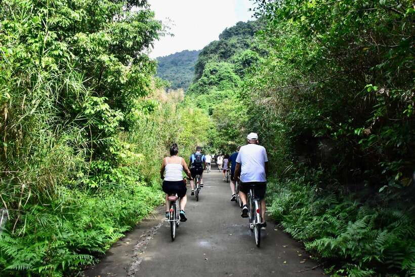 Cat Ba: Full- day trip with biking, kayaking, meal, tickets - Vietnamese lunch on the boat