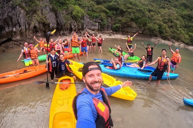 Cat Ba: Lan Ha Bay & Ha Long Bay Boat Trip, biking, kayakin,lunch - Kayaking through Bright and Dark Caves